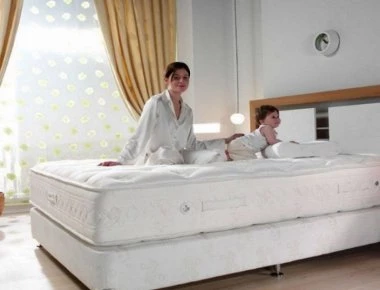 Προσοχή: Δες τι πρέπει να κάνεις και γιατί μια φορά το μήνα στο στρώμα σου!